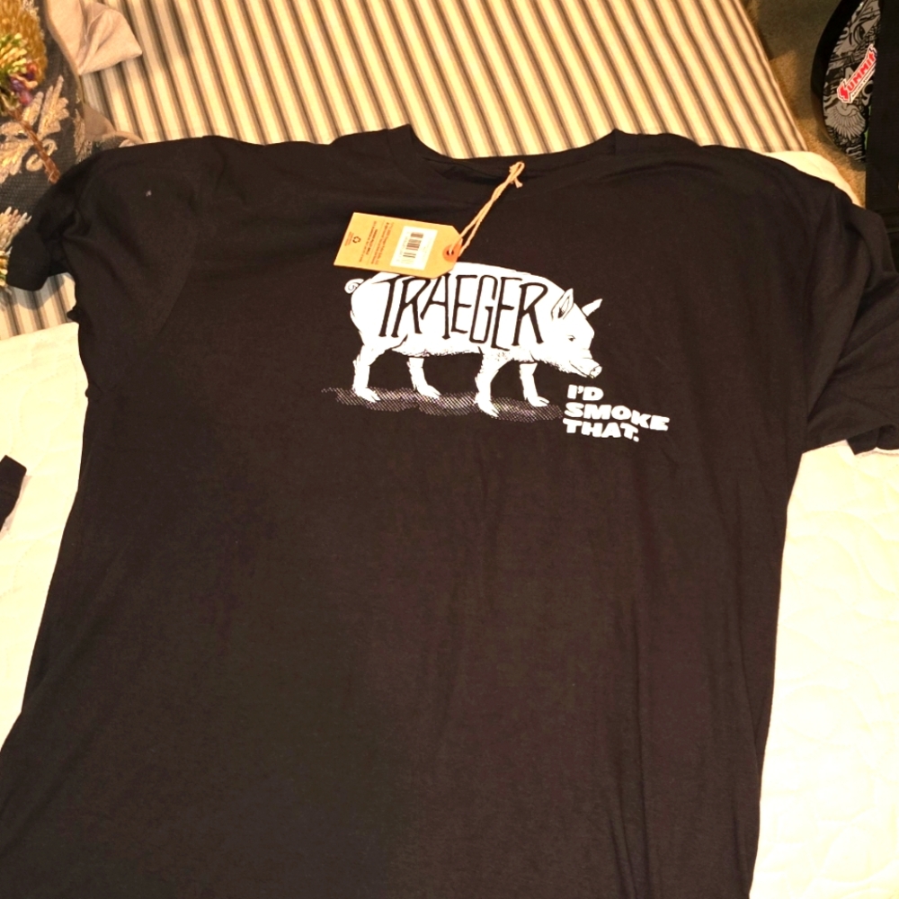 BRAND NEW TRAGER Black ID Smoke That Pig-T-Shirt Black Size Large